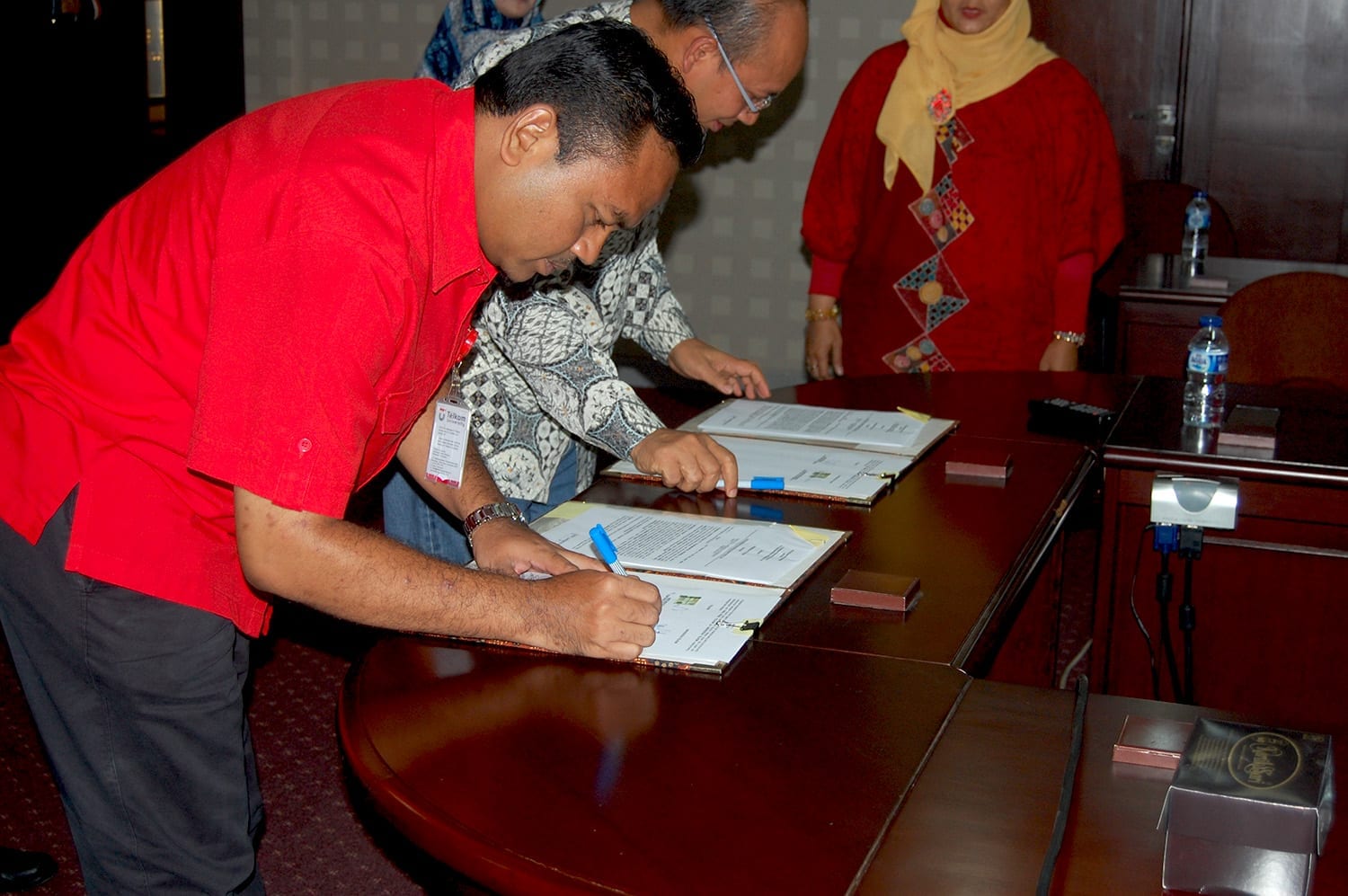 Gallery Signing of Partnership Agreement between the School of Computing and Telkom Inc. in the Research Division of the Digital Service