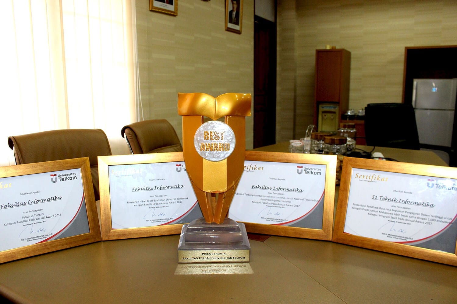 The School of Computing once again won many awards from Telkom University at the Bandung ICT Expo and Anja 2017