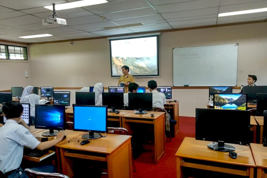 The School of Computing, Telkom University held a Video Editing Training for Students of Vocational High School 10 Bandung