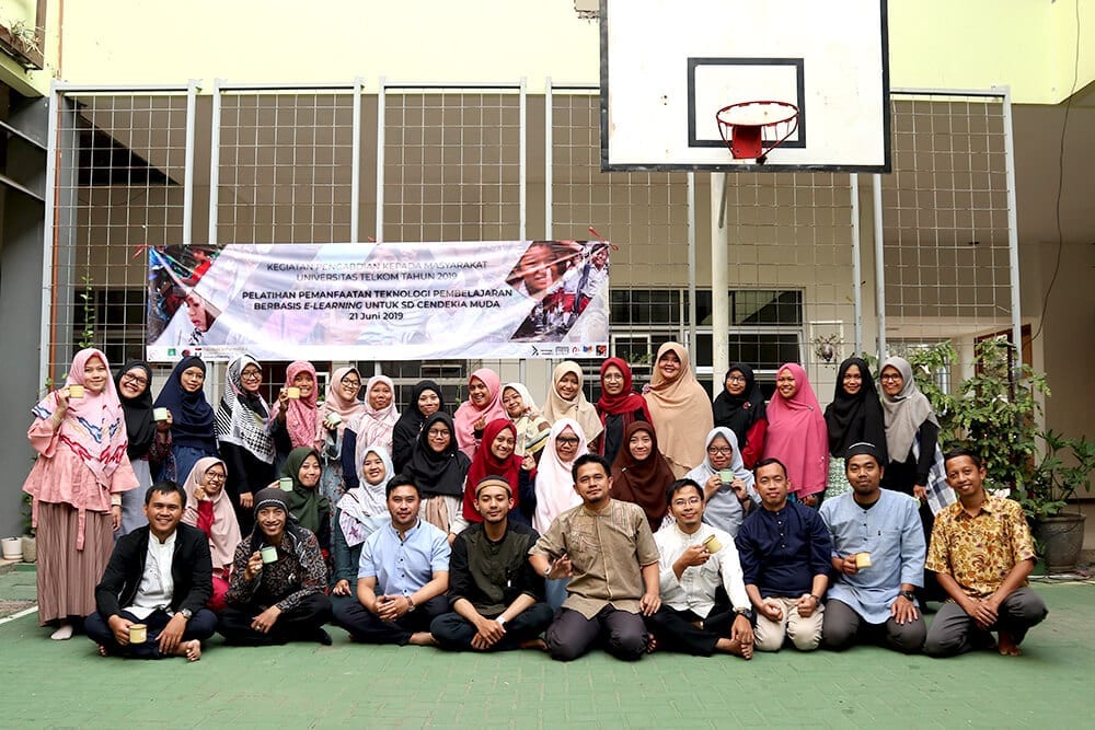 School of Computing Held Elearning-based Workshop for Teacher of Cendekia Muda Elementary School