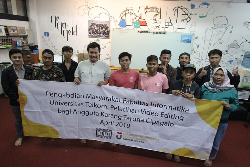 Fakultas Informatika Menyelenggarakan Pelatihan Video Editing untuk Karang Taruna Desa Cipagalo