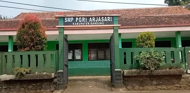 PERANCANGAN WEBSITE SMP PGRI ARJASARI BANDUNG UNTUK MENDUKUNG PROMOSI KEGIATAN