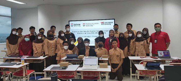 Pengenalan Data Sains dan Pelatihan Bahasa Pemrograman Python untuk Siswa SMA Telkom Pengenalan Data Sains dan Pelatihan Bahasa Pemrograman Python untuk Siswa SMA Telkom