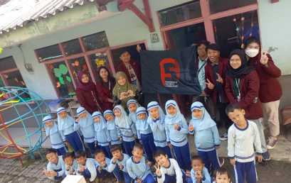Edukasi Literasi Keamanan Digital untuk Murid dan Orangtua Murid PAUD RA-Al-Ghiffari, Sukabirus, Dayeuhkolot, Bandung.