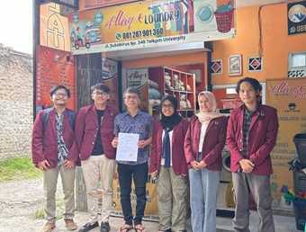 Pembuatan Situs Web dan Media Sosial pada Pelaku Usaha Laundry “for’away”