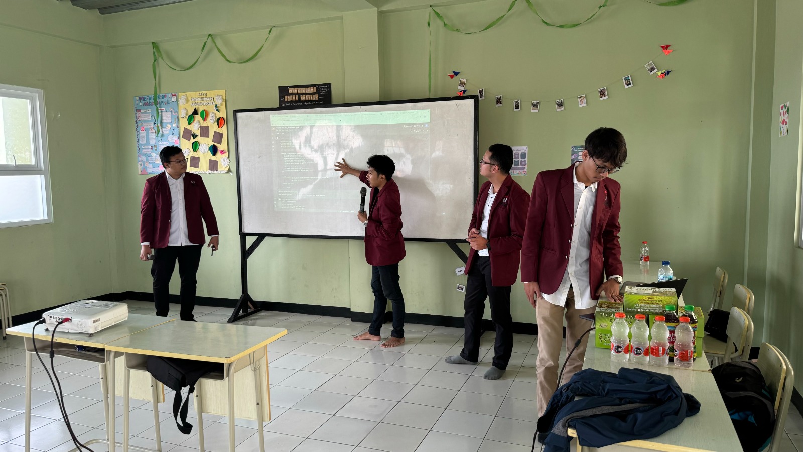 Sosialisasi Informatika untuk Meningkatkan Kemampuan Digital di Madrasah Aliyah Miftahul Falah