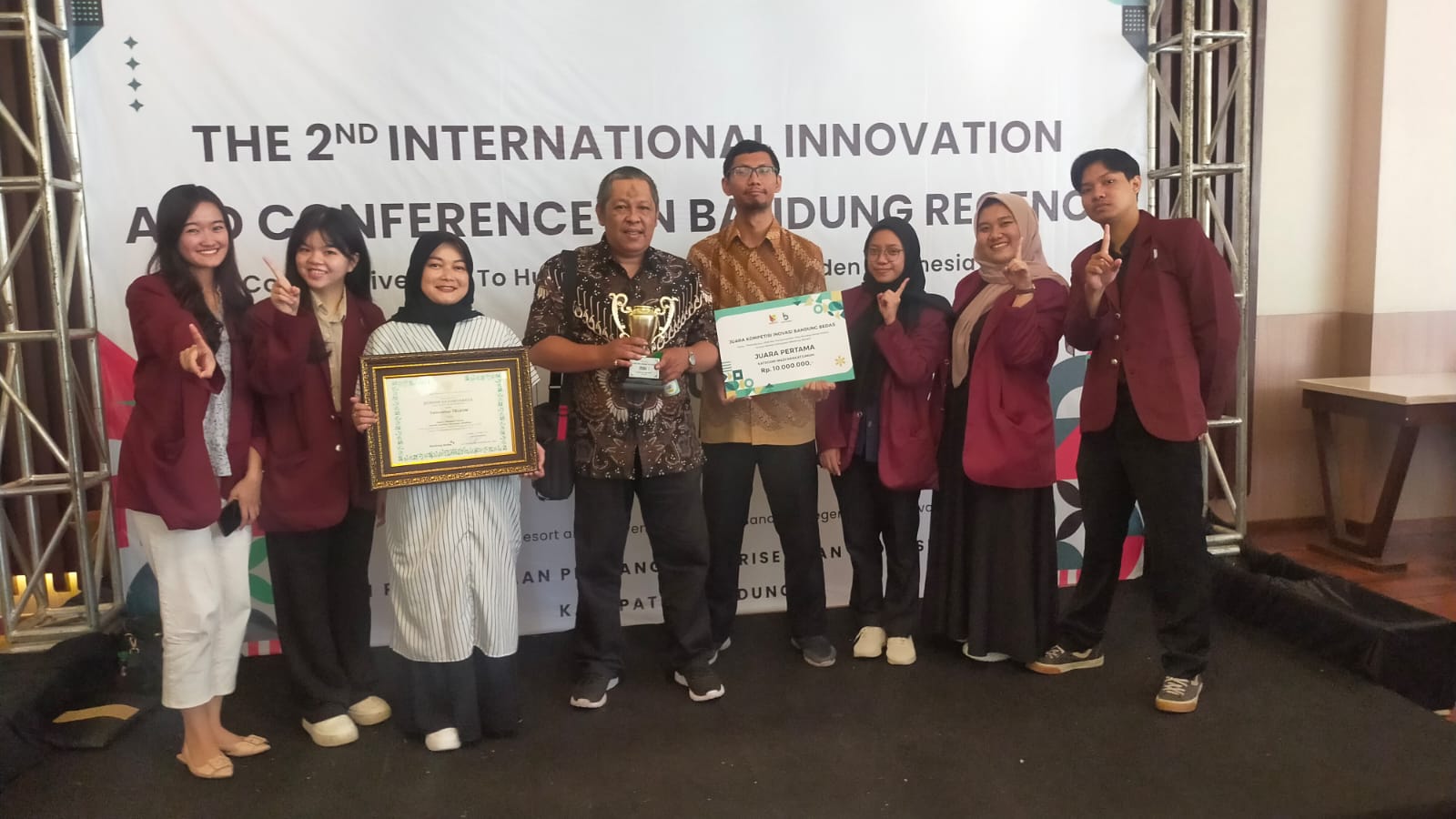 JUARA 1 Kategori Umum Inovasi Aplikasi Akuntansi SIABDES JUARA 1 Kategori Umum Inovasi Aplikasi Akuntansi SIABDES