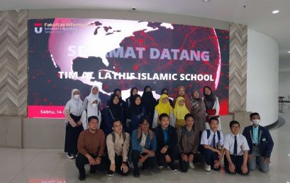 Pengabdian Masyarakat Pelatihan Pengelolaan Website dan Pembelajaran LMS Berbasis IT pada Al Lathif Islamic School