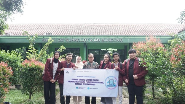 SEMINAR EDUKASI PHISHING DAN KEAMANAN DIGITAL UNTUK SISWA SMP NEGERI 1 DAYEUHKOLOT SEMINAR EDUKASI PHISHING DAN KEAMANAN DIGITAL UNTUK SISWA SMP NEGERI 1 DAYEUHKOLOT