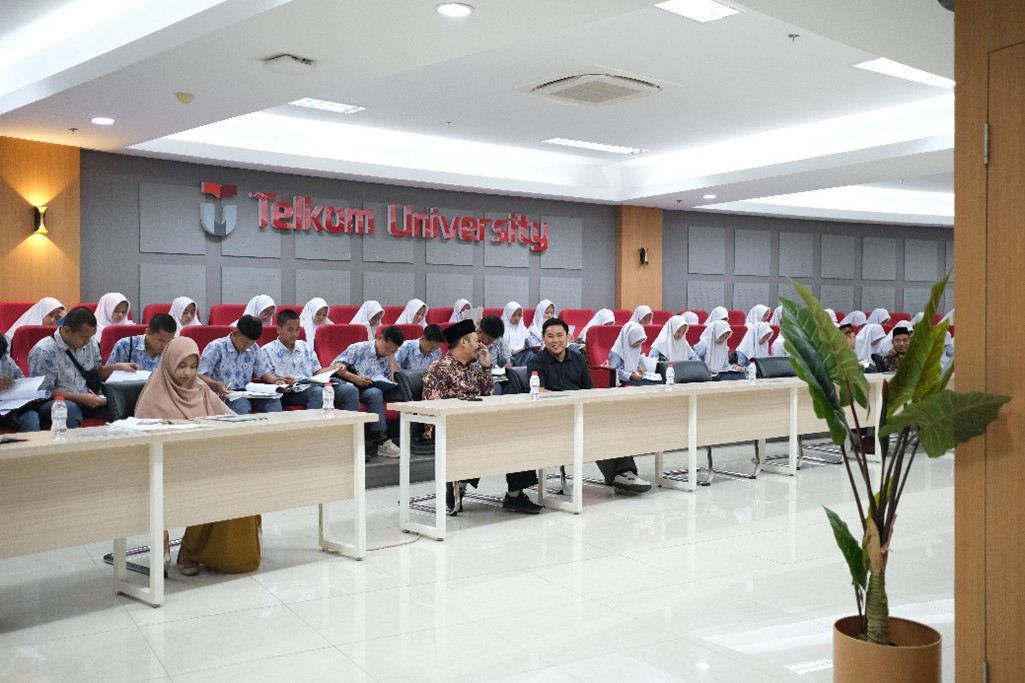 Menjembatani Teknologi dan Spiritualitas: Tel-U Bekali Santri dengan Kecerdasan Buatan untuk Pembelajaran Al-Qur’an