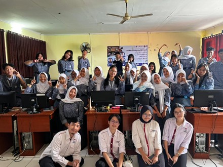 Pelatihan Statistika Dasar Berbasis Project-Based Learning di SMAN 1 Dayeuhkolot: Ajak Siswa Jadi “Detektif Data Pelatihan Statistika Dasar Berbasis Project-Based Learning di SMAN 1 Dayeuhkolot: Ajak Siswa Jadi “Detektif Data