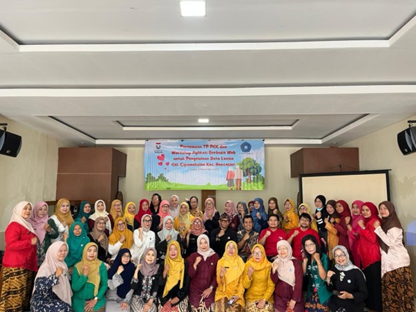 Sosialisasi penggunaan aplikasi https://sepuh.cipamokolan.id untuk mengelola data lansia di kelurahan Cipamokolan Sosialisasi penggunaan aplikasi https://sepuh.cipamokolan.id untuk mengelola data lansia di kelurahan Cipamokolan