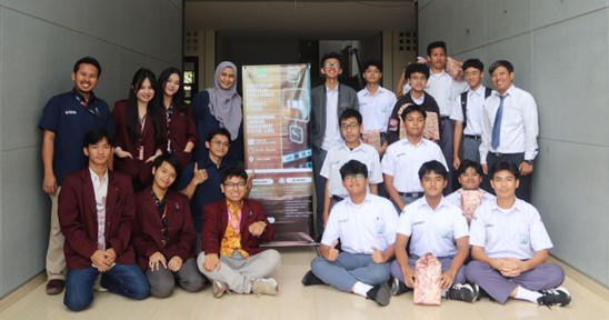Pembangunan Learning Management System (LMS) berbasis Moodle, khususnya bahasa pemrograman Python dan pengenalan dasar AI untuk Ekstrakurikuler Informatika di SMA Al Azhar Syifa Budi Parahyangan