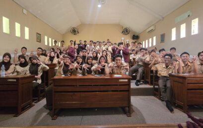 Dari Smartphone ke Coding: Mahasiswa Telkom University Kenalkan Literasi Komputasional di SMA Negeri 1 Baleendah