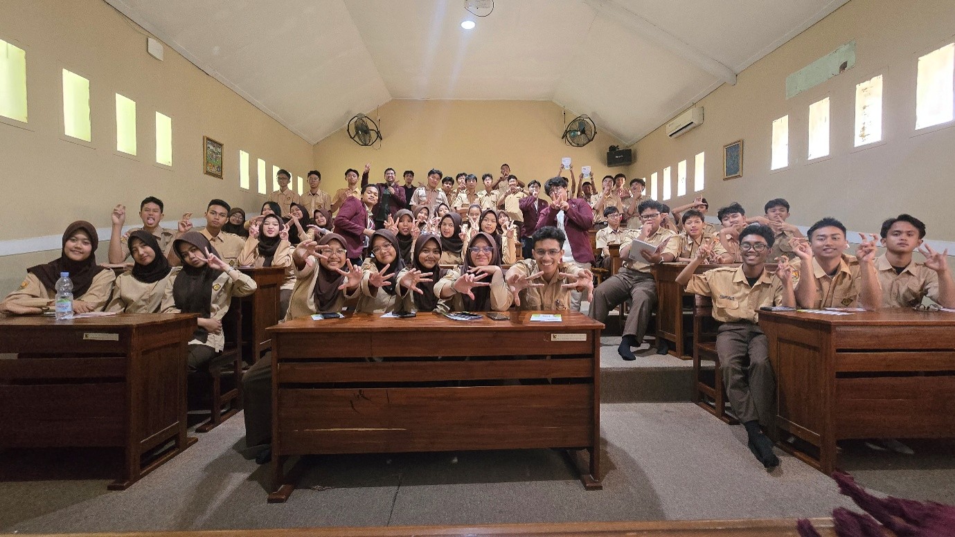 Dari Smartphone ke Coding: Mahasiswa Telkom University Kenalkan Literasi Komputasional di SMA Negeri 1 Baleendah Dari Smartphone ke Coding: Mahasiswa Telkom University Kenalkan Literasi Komputasional di SMA Negeri 1 Baleendah