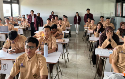 Siswa SMK Telkom Bandung Diajak Melek Etika dan Regulasi AI Lewat Sosialisasi Interaktif