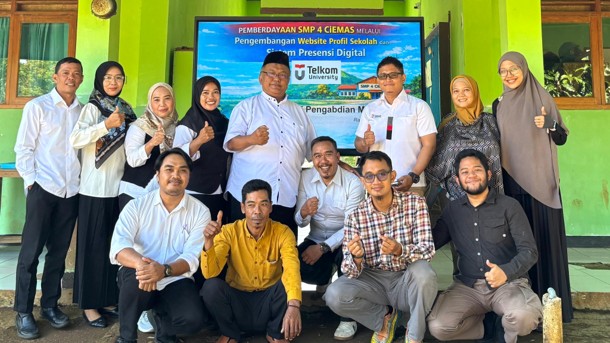 Telkom University Dampingi SMP Negeri 4 Ciemas Kembangkan dan Perkuat Keamanan Website Sekolah Telkom University Dampingi SMP Negeri 4 Ciemas Kembangkan dan Perkuat Keamanan Website Sekolah
