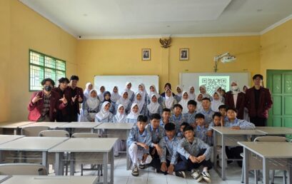 Stay Safe Online: Seminar Keamanan Digital untuk Siswa SMPN 1 Dayeuhkolot