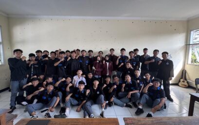 Yang Tidak Bisa Memakai AI Akan Tertinggal, Yang Memakainya Tanpa Berpikir Juga Akan Tertinggal: Catatan Mengajar Literasi AI di SMKN 4 Bandung
