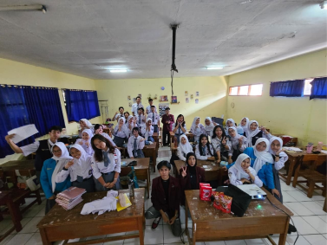 Seminar pengenalan Coding Sebagai Upaya Peningkatan Keterampilan Digital Siswa SMAN 1 Dayeuhkolot
