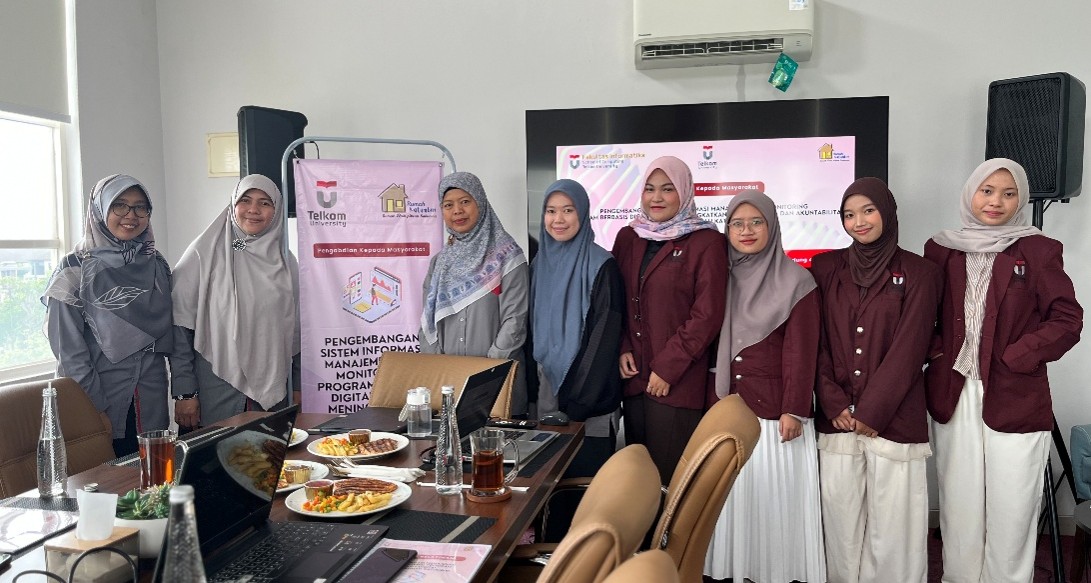 Fakultas Informatika Telkom University Gelar Pelatihan Alih Teknologi  Sistem Informasi Manajemen Digital bagi Yayasan Rumah Katumbiri
