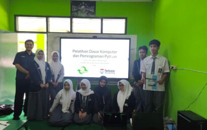 Dosen Universitas Telkom Selenggarakan Pelatihan Pemrograman Dasar Python bagi Siswa SMA Medina Bandung